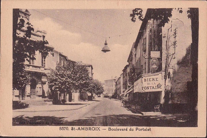 CPA Saint Ambroix, Boulevard du Portalet, Biere de la Fontaine, circule